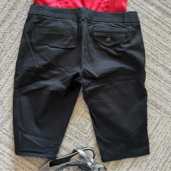 Black Bermuda length pencil shorts - Picture 3 of 7